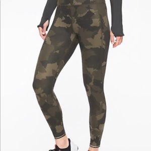 Athleta Run camo 7/8 tight size XS